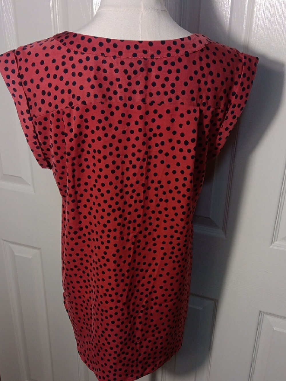 New! Ann Taylor Coral Red Polka Dot Folded Cap Sleeve Blouse - Picture 4 of 9